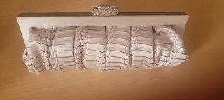 Bolso de fiesta plateado con pedrería