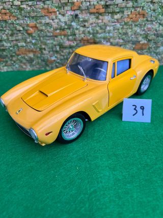 Ferrari 250 GT Berlinetta –Universal Hobbies- 1.18