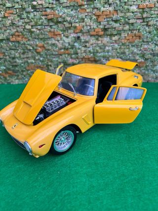 Ferrari 250 GT Berlinetta –Universal Hobbies- 1.18