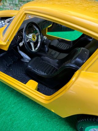 Ferrari 250 GT Berlinetta –Universal Hobbies- 1.18