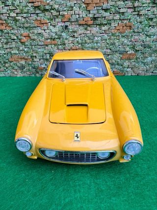 Ferrari 250 GT Berlinetta –Universal Hobbies- 1.18