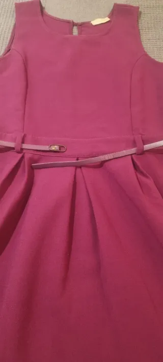 Vestido morado con cinturón