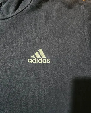 Sudadera Adidas con capucha negra