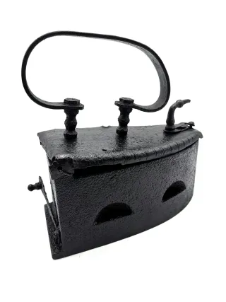 Plancha antigua de carbón de hierro forjado