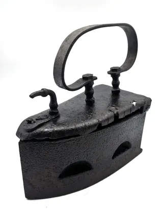 Plancha antigua de carbón de hierro forjado