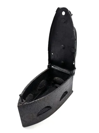 Plancha antigua de carbón de hierro forjado