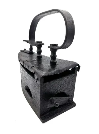 Plancha antigua de carbón de hierro forjado