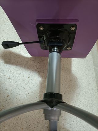 Silla de estudio elevable con ruedas. Lila