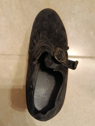 Mocasines negros tacón flecos hebilla talla 37