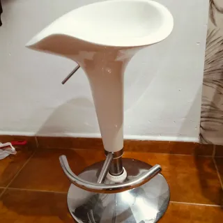 Sillón giratorio blanco