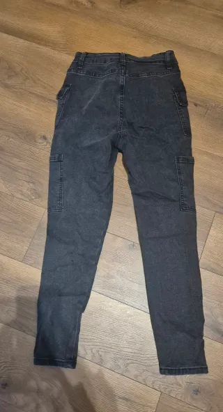 Pantalón cargo vaquero negro