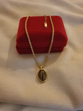 Collar vintage chapado en oro con piedra