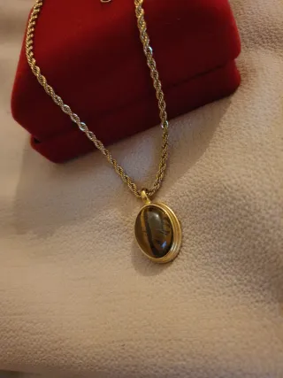 Collar vintage chapado en oro con piedra