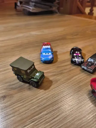 Hot Wheels, Rayo McQueen y otros