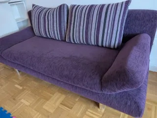 Sofá cama morado de tela