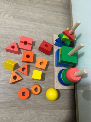 Torres apilables Arco Iris Playtive 28 piezas