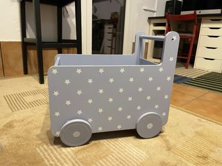 Carrito de madera para juguetes