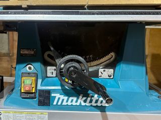 Sierra de mesa Makita