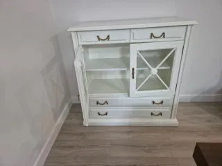 Cómoda blanca de madera maciza y cristal