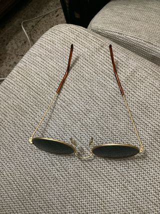 Gafas de sol doradas y marrones