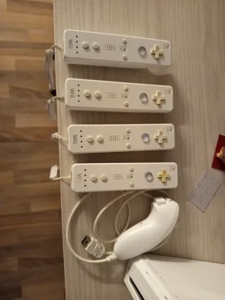 Nintendo Wii con 4 mandos