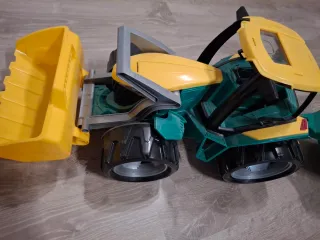 Trattore giocattolo con rimorchio per bambini