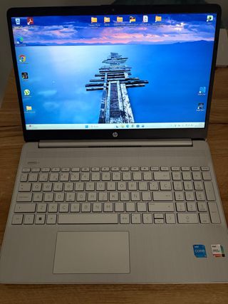 HP Laptop 15s-fq4xxx Plata - Como Nuevo