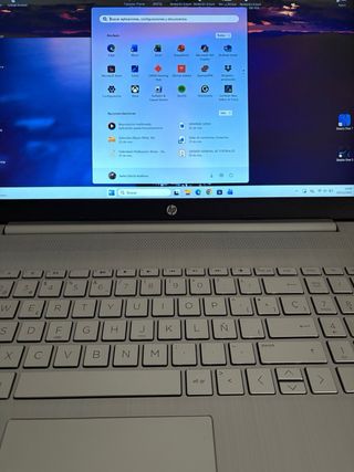 HP Laptop 15s-fq4xxx Plata - Como Nuevo