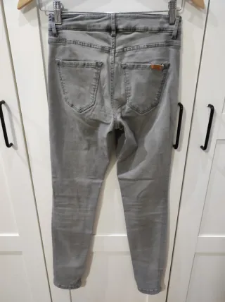 Pantalón vaquero gris Massimo Dutti