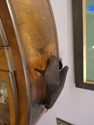 Zapatos de vestir marrones con tachuelas