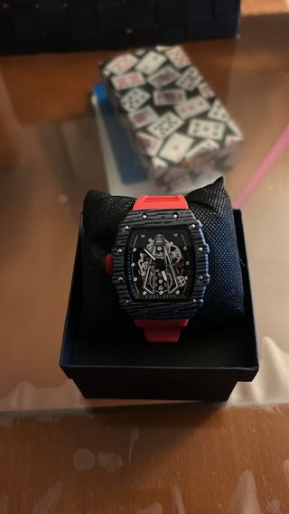 Reloj Mecanismo Visible Gris y Rojo