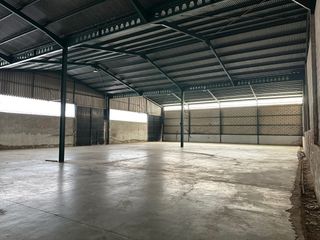 NAVE INDUSTRIAL EN ALQUILER  700 metros