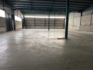 NAVE INDUSTRIAL EN ALQUILER  700 metros
