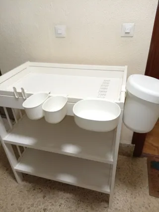 Cambiador de bebé blanco