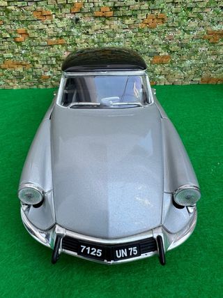 Citroën DS 19 (1963) – Solido – Escala 1:18