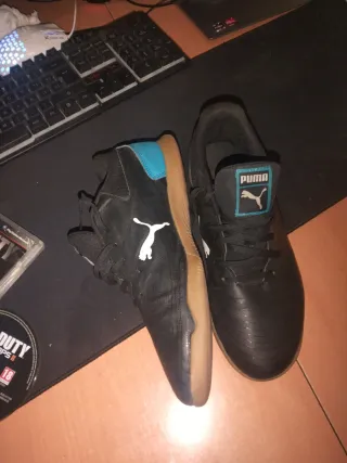 Botas de fútbol Puma negras y turquesa