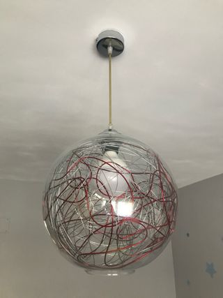 Lámpara colgante esférica con hilos