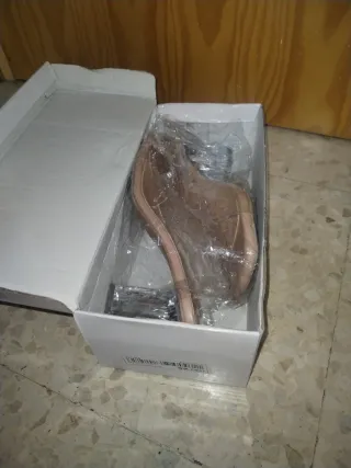 Tacones beige transparentes