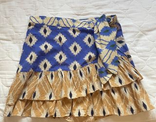 Falda Zara corta volantes y lazo