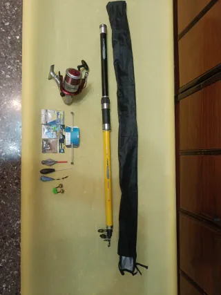 Caña de pescar y carrete y accesorios