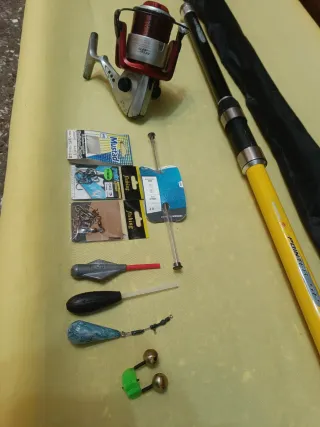 Caña de pescar y carrete y accesorios