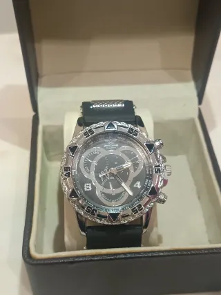 Reloj Negro y Plateado