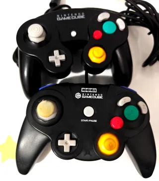 Nintendo GameCube PAL + 2 Mandos Negros