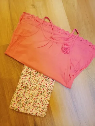 Conjunto niña coral con estampado floral