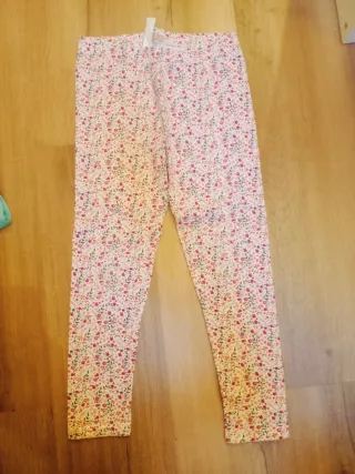 Conjunto niña coral con estampado floral