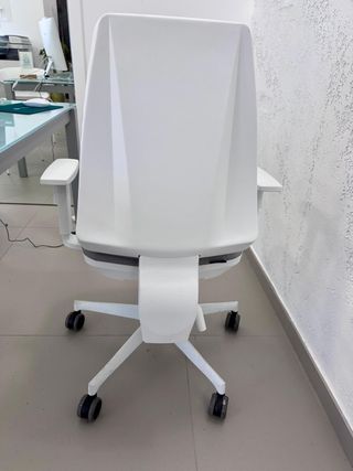 Sedia da ufficio imbottita con braccioli