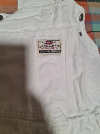 Mono Levi's Blanco etiqueta negra