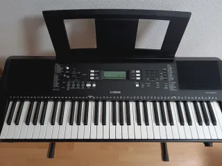 Teclado Yamaha PSR E373 con soporte y funda