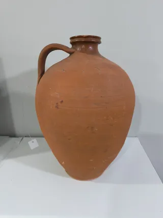 Cántaro de barro antiguo