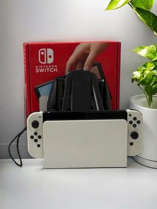 Nintendo Switch OLED Bianca e Nera